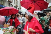 Harrera bero-beroa egin diegu Olentzero eta Mari Domingiri