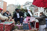 Harrera bero-beroa egin diegu Olentzero eta Mari Domingiri