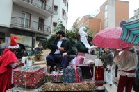 Harrera bero-beroa egin diegu Olentzero eta Mari Domingiri