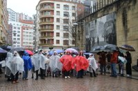 Harrera bero-beroa egin diegu Olentzero eta Mari Domingiri