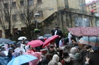 Harrera bero-beroa egin diegu Olentzero eta Mari Domingiri