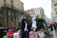 Harrera bero-beroa egin diegu Olentzero eta Mari Domingiri