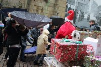 Harrera bero-beroa egin diegu Olentzero eta Mari Domingiri