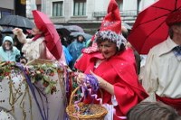 Harrera bero-beroa egin diegu Olentzero eta Mari Domingiri