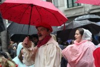 Harrera bero-beroa egin diegu Olentzero eta Mari Domingiri