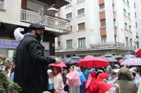 Harrera bero-beroa egin diegu Olentzero eta Mari Domingiri