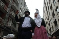 Harrera bero-beroa egin diegu Olentzero eta Mari Domingiri