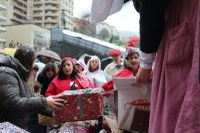 Harrera bero-beroa egin diegu Olentzero eta Mari Domingiri