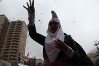 Harrera bero-beroa egin diegu Olentzero eta Mari Domingiri