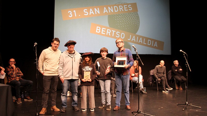 Harrera beroa egin diote eibartarrek 31. San Andres Bertso Jaialdian aritu den boskoteari