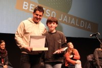 Harrera beroa egin diote eibartarrek 31. San Andres Bertso Jaialdian aritu den boskoteari Harrera beroa egin diote eibartarrek 31. San Andres Bertso Jaialdian aritu den boskoteari