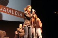 Harrera beroa egin diote eibartarrek 31. San Andres Bertso Jaialdian aritu den boskoteari Harrera beroa egin diote eibartarrek 31. San Andres Bertso Jaialdian aritu den boskoteari