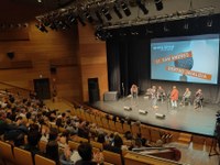 Harrera beroa egin diote eibartarrek 31. San Andres Bertso Jaialdian aritu den boskoteari Harrera beroa egin diote eibartarrek 31. San Andres Bertso Jaialdian aritu den boskoteari