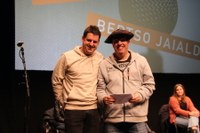 Harrera beroa egin diote eibartarrek 31. San Andres Bertso Jaialdian aritu den boskoteari Harrera beroa egin diote eibartarrek 31. San Andres Bertso Jaialdian aritu den boskoteari