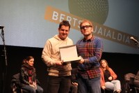 Harrera beroa egin diote eibartarrek 31. San Andres Bertso Jaialdian aritu den boskoteari Harrera beroa egin diote eibartarrek 31. San Andres Bertso Jaialdian aritu den boskoteari