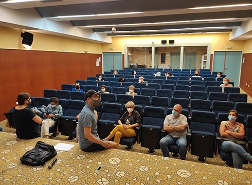 Harrera-familien gaineko mahaingurua egin zen atzo Portaleko Areto Nagusian