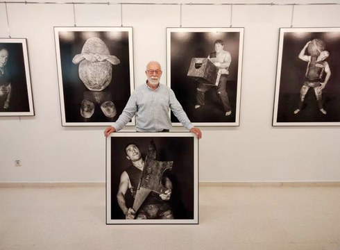 Harriaren eta harri-jasotzaileen indarra, argazkitan