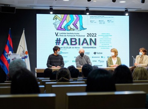 Hasi da Ipuruan Debabarreneko Lanbide Heziketaren V. Azoka ABIA Hasi da Ipuruan Debabarreneko Lanbide Heziketaren V. Azoka ABIA
