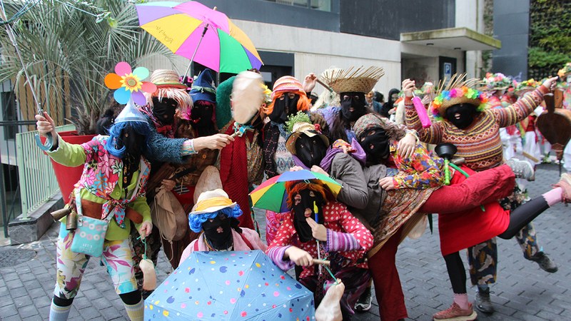 Hasi dira Aratosteak koko-dantzari eta koko-marruen eskutik