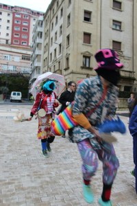 Hasi dira Aratosteak koko-dantzari eta koko-marruen eskutik