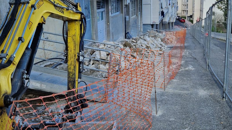 Hasi dira Bustinduitarren kaleko berrurbanizazio-lanak
