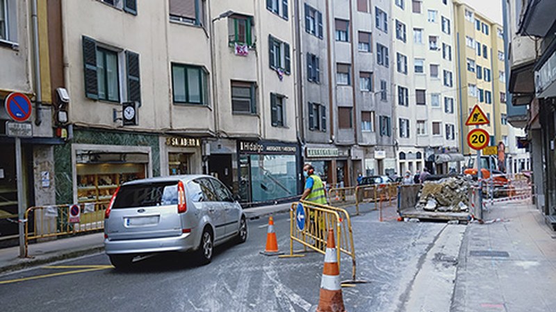 Hasi dira Merkatu kaletik Ibarkurutzeraino doan kale zatia konpontzen