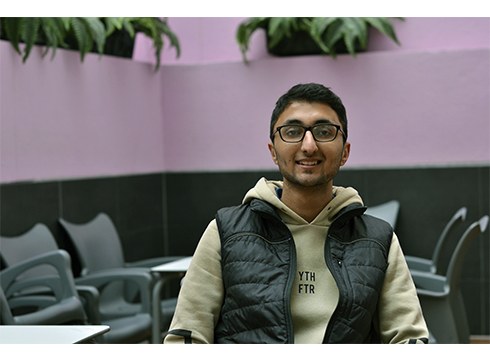 Hassan Nasir, Deban hazitako Pakistandarra