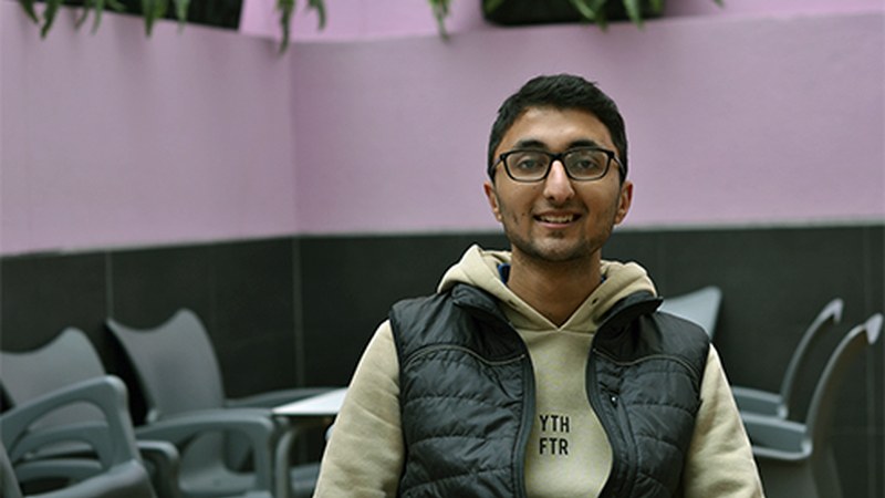 Hassan Nasir, Deban hazitako Pakistandarra