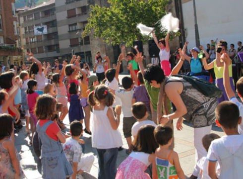 Biharko haur berbena ...eta kitto!n izango da euria egingo balu.