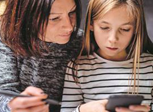 Adin txikikoek Interneten izan ditzaketen arriskuei buruzko hitzaldia eskainiko dute gaur Portalean