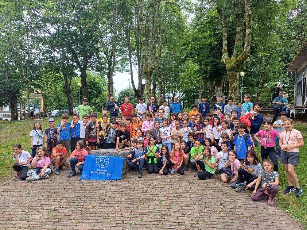 Haurren mendi-irteeren 2025-26 denboraldiko egitaraua prestatu dute