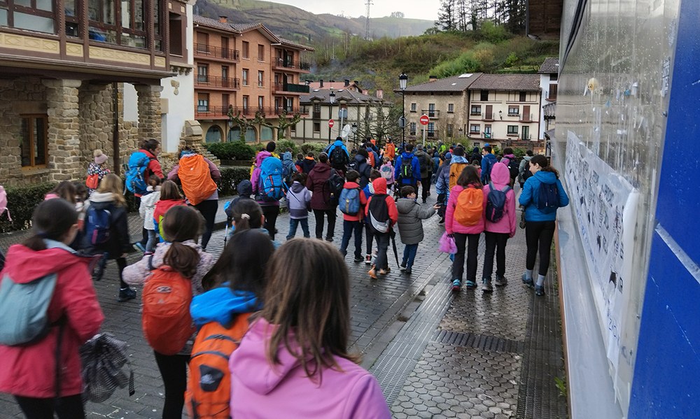 Haurren Mendi irteeren zazpigarren txangoa egin zuten asteburuan