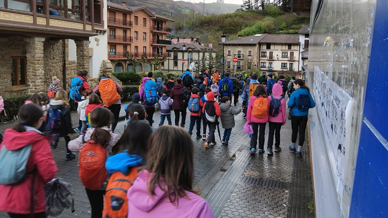 Haurren Mendi irteeren zazpigarren txangoa egin zuten asteburuan