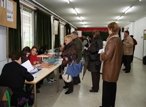 Hauteskundeei jarraipen berezia eta zuzena egingo diegu