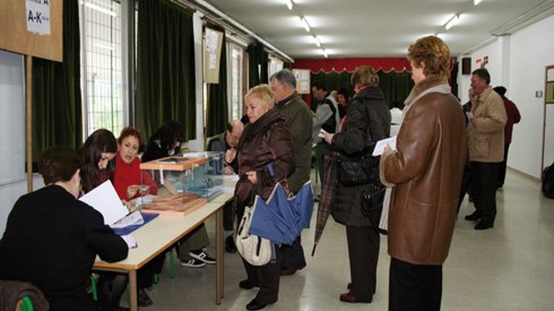 Hauteskundeei jarraipen berezia eta zuzena egingo diegu