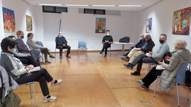 Helduen gaztelerazko irakurketa kluberako izen-ematea zabalik Juan San Martin liburutegian