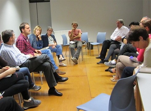 Helduentzako eta haurrentzako irakurle taldeetan izena emateko epea zabaldu du Eibarko Liburutegiak