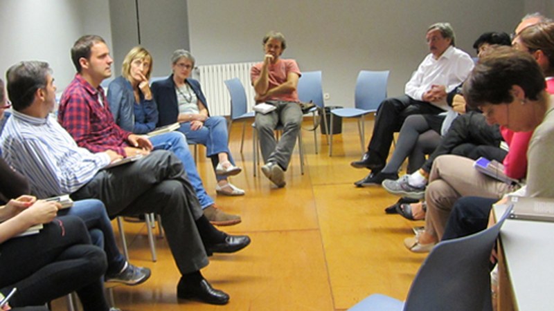 Helduentzako eta haurrentzako irakurle taldeetan izena emateko epea zabaldu du Eibarko Liburutegiak