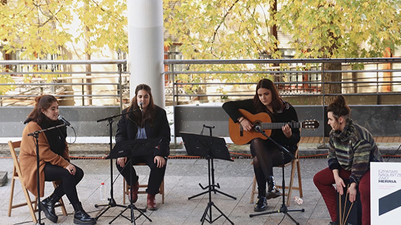 heMeN taldea: “Abestien letrek iragazki bat pasatzea ezinbestekoa da guretzat”