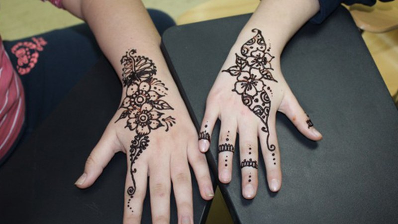 Primeran ibili ziren henna-tailerrean