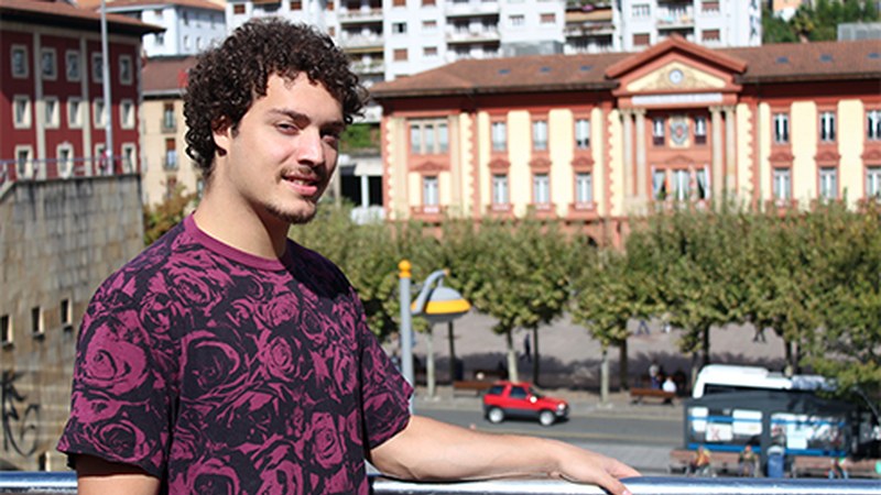 Henrique de Souza, dantzaria: “Dantzaren bitartez lagunak egin ditut toki guztietan”