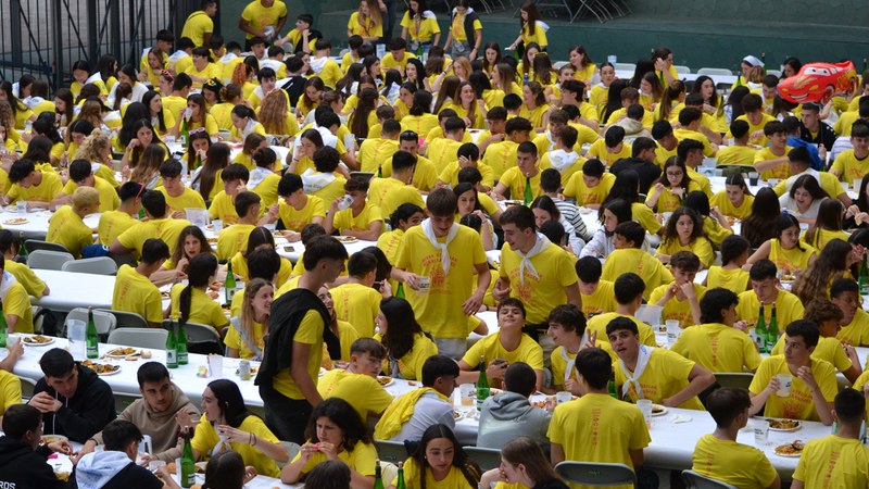 Herri bazkaria, arratsaldeko giroa eta txosnagunea iruditan