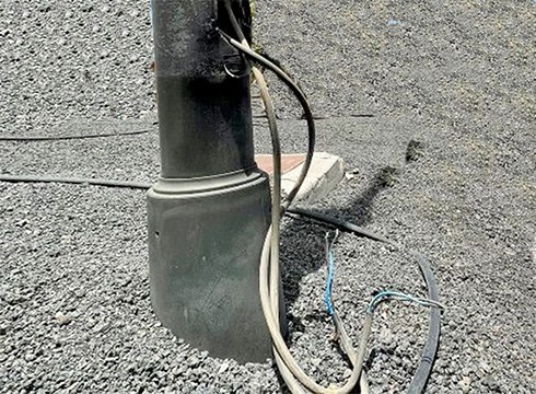 Herriko hainbat toki argiteria publiko barik geratu dira, kilometro bat kable lapurtu dutelako