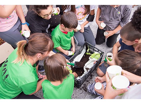 Herritar biziekin basoak bizi