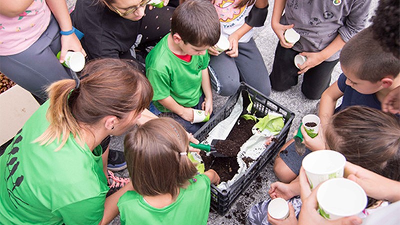 Herritar biziekin basoak bizi