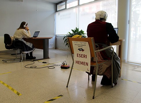 Herritar eta eragile askok egin dute bat Eibarren AKEBAI-k abiatutako erronkarekin