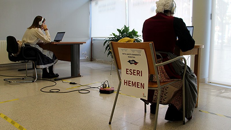 Herritar eta eragile askok egin dute bat Eibarren AKEBAI-k abiatutako erronkarekin