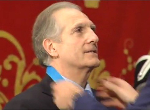 Herritarren alde egindako beharra aitortu diote Juan Ojanguren medikuari Donostian