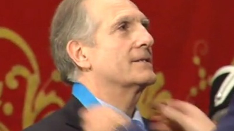 Herritarren alde egindako beharra aitortu diote Juan Ojanguren medikuari Donostian