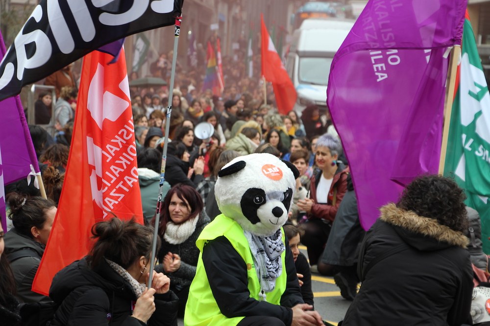 Hezkuntza publikoko langileen grebak aurrera jarraitzen du
